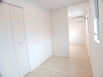 明るい室内です