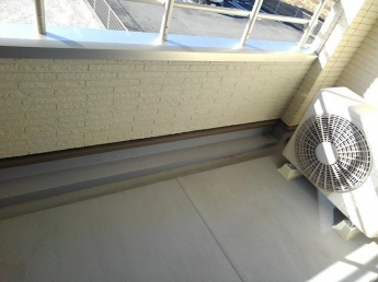 開放的で明るい空間を演出してくれるバルコニーです