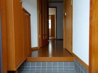 収納もある玄関です