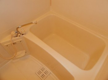 コンパクトで使いやすいお風呂です