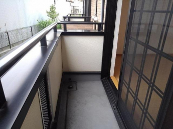 開放的で明るい空間を演出してくれるバルコニーです