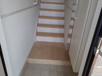 毎日通る玄関はこちらです