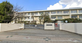 松山市立勝山中学校まで441m