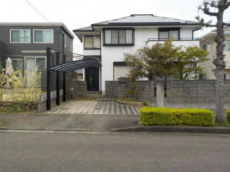 カーポート設置があり余裕の3台駐車が可能