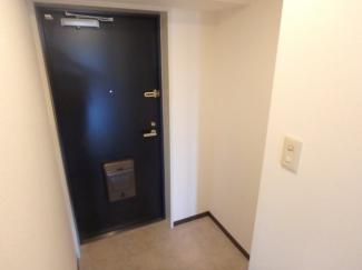 収納もある玄関です