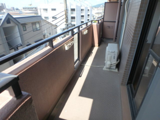 バルコニーからの眺めを楽しみながら食事をしませんか