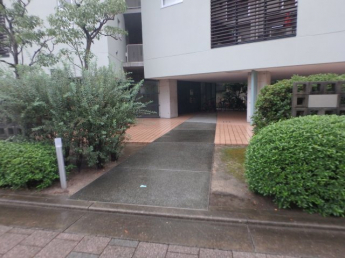 毎日通るエントランスはこのようになっています