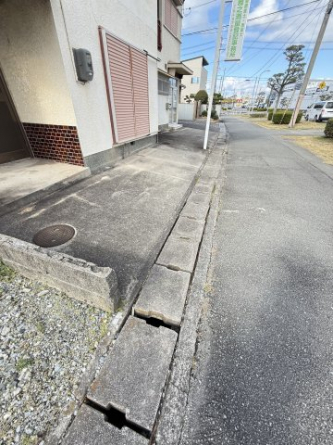 【前面道路含む現地写真】