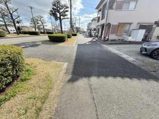 【前面道路含む現地写真】