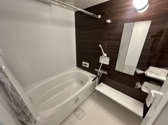 一日の疲れを洗い癒すバスルーム。広さもあるので子供と入浴することも出来ます。