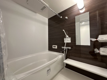 心地よいバスタイムを演出する浴室はゆとりがありくつろげます。