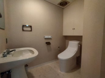 玄関直ぐのゲスト向けのトイレ