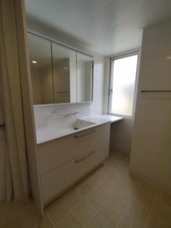 東面バスルーム(トイレ、洗面同室)