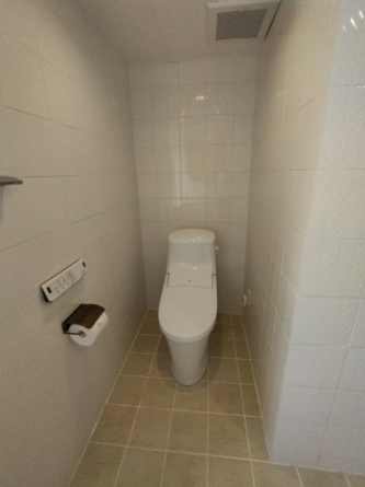 東面バスルーム(トイレ、洗面同室)