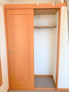 明るい色調の室内です