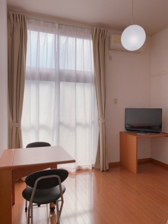 こちらのリビングで趣味の時間をお楽しみください