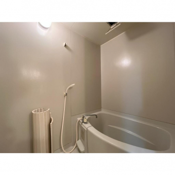 コンパクトで使いやすいお風呂です