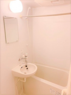 日々の疲れを癒すお風呂付です