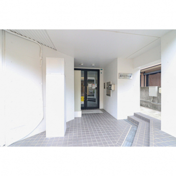 清潔なエントランスです