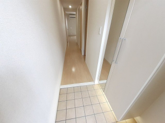 明るい玄関です