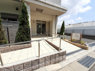 ゆとりのあるエントランスです