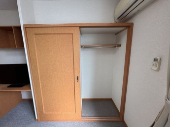 明るい色調の室内です