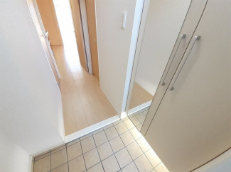 明るい玄関です