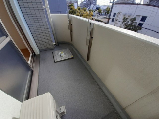 開放的で明るい空間を演出してくれるバルコニーです