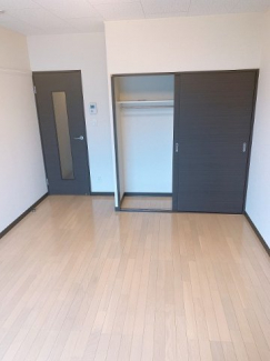 開放的な寝室です