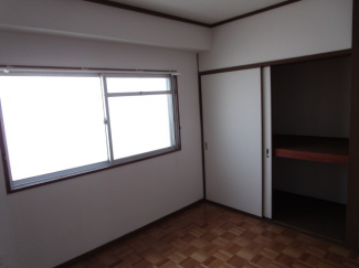 使い勝手のいい洋室です