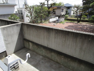 落ち着いた時間を過ごせるバルコニーです