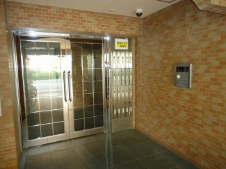 落ち着いたエントランスです