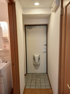 収納もある玄関です