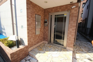 清潔なエントランスです