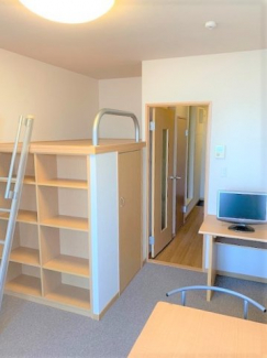 使い勝手のいい寝室です