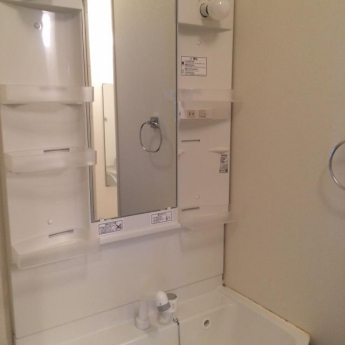 明るい洗面所です