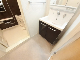 コンパクトで使いやすい洗面所
