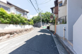 【前面道路含む現地写真】