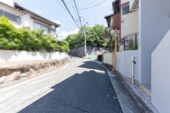 【前面道路含む現地写真】