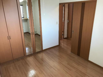 クローゼットには姿見付き