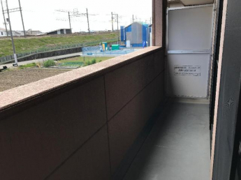 南向きで洗濯物も乾きやすいベランダ