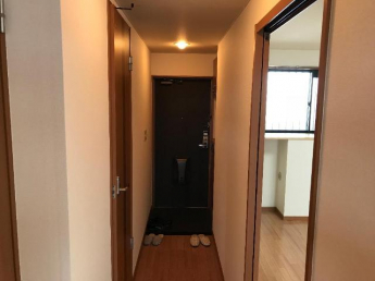 ホールの壁も張り替えて新品