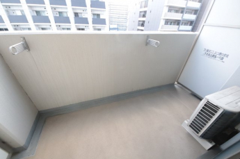 バルコニーからの眺めを楽しみながら食事をしませんか