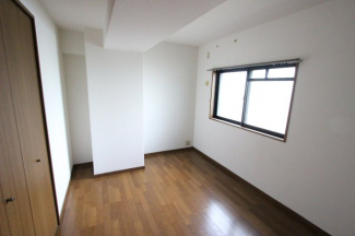 使い勝手のいい寝室です