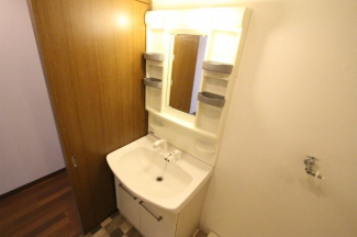 明るい洗面所です