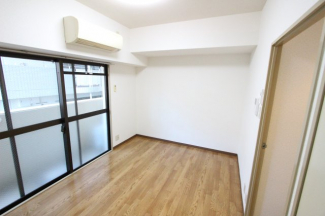 こちらの居間で趣味の時間をお楽しみください