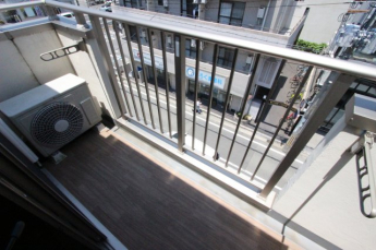 落ち着いた時間を過ごせるバルコニーです