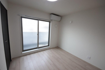 使い勝手のいい寝室です