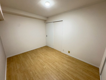 使い勝手のいい洋室です