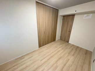 コンパクトで使いやすい洋室です